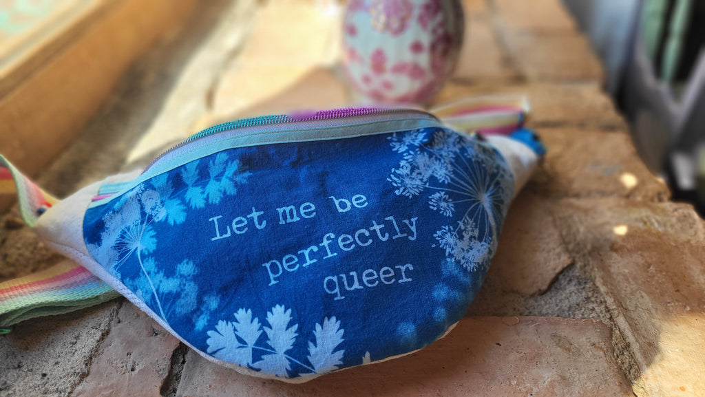 Sac banane 🌈 "Queer" 🌈 half cyanotype 💙