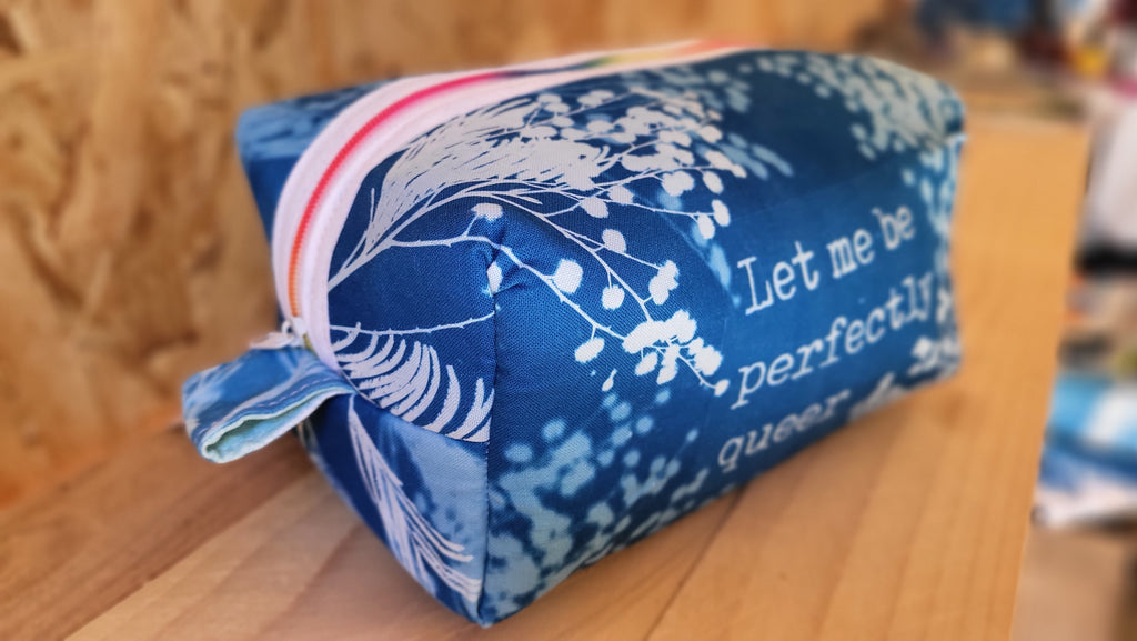 Trousse dodue 🌈"Queer"🌈 cyanotypée 💙