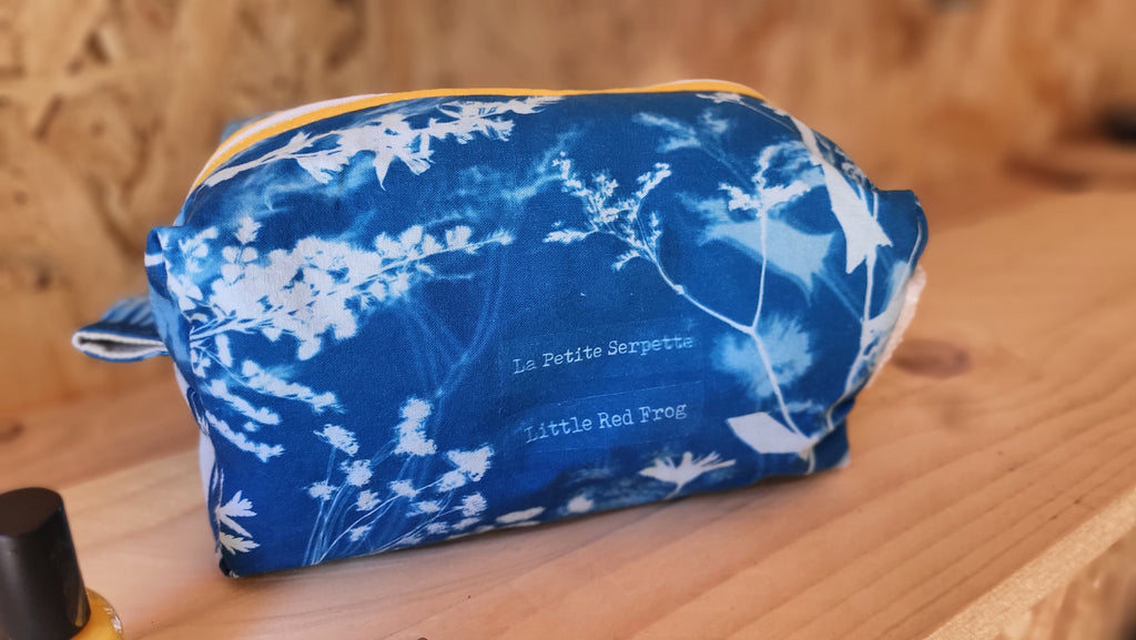 Trousse dodue "Tétons" cyanotypée 💙