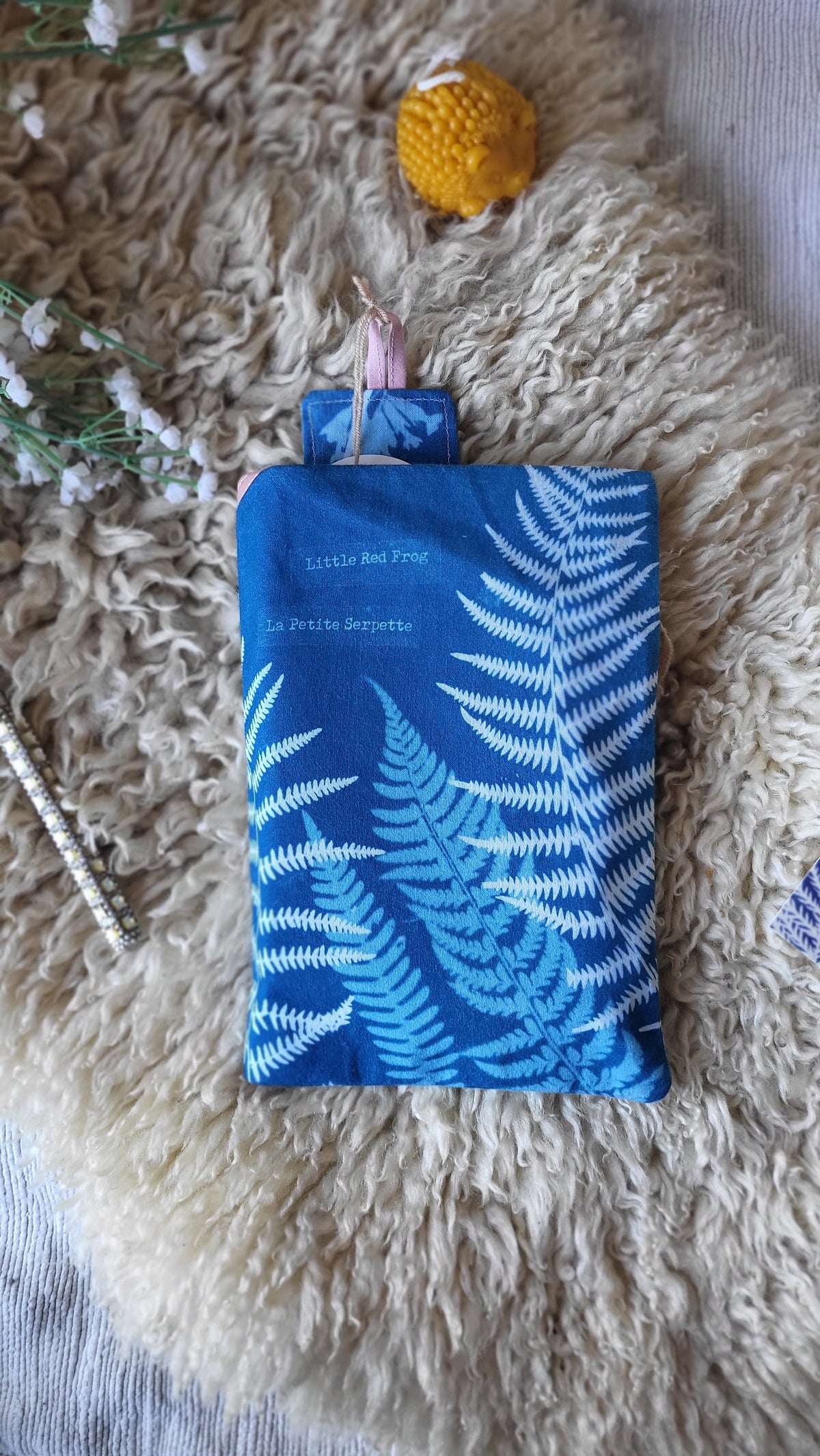 Pochette à livre 🤘"Sale conne"🤘 cyanotypée 💙