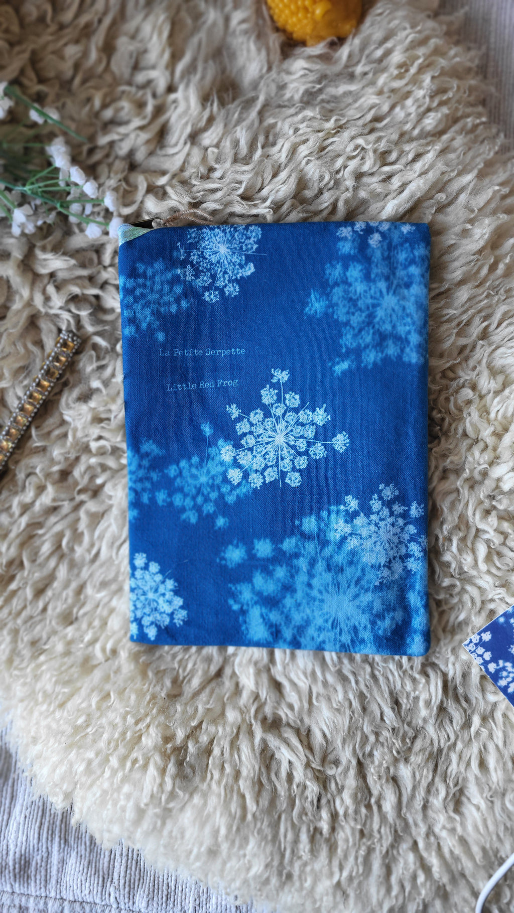 Pochette à livre 🌈"Queer"🌈 cyanotypée 💙