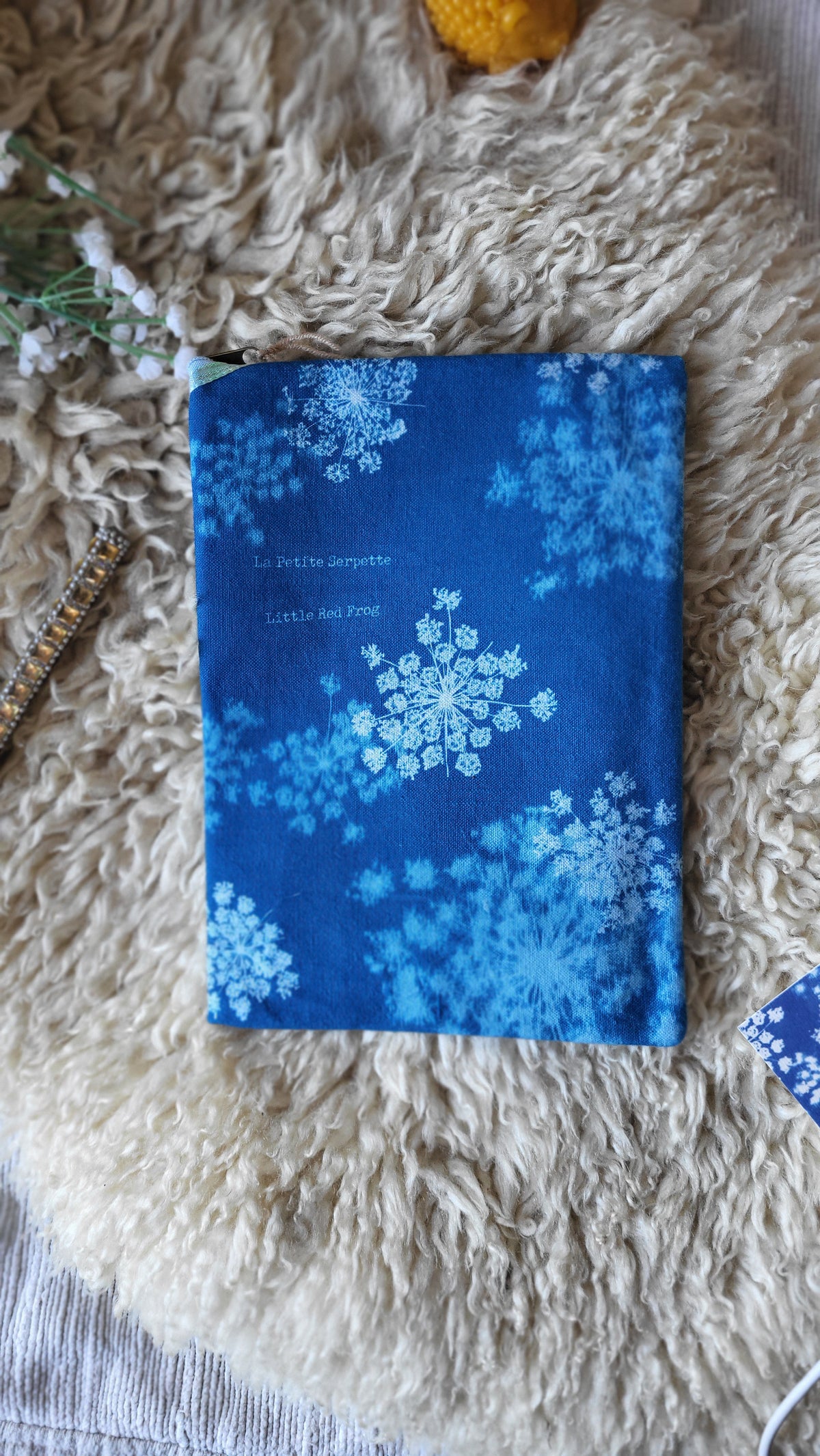 Pochette à livre 🌈"Queer"🌈 cyanotypée 💙