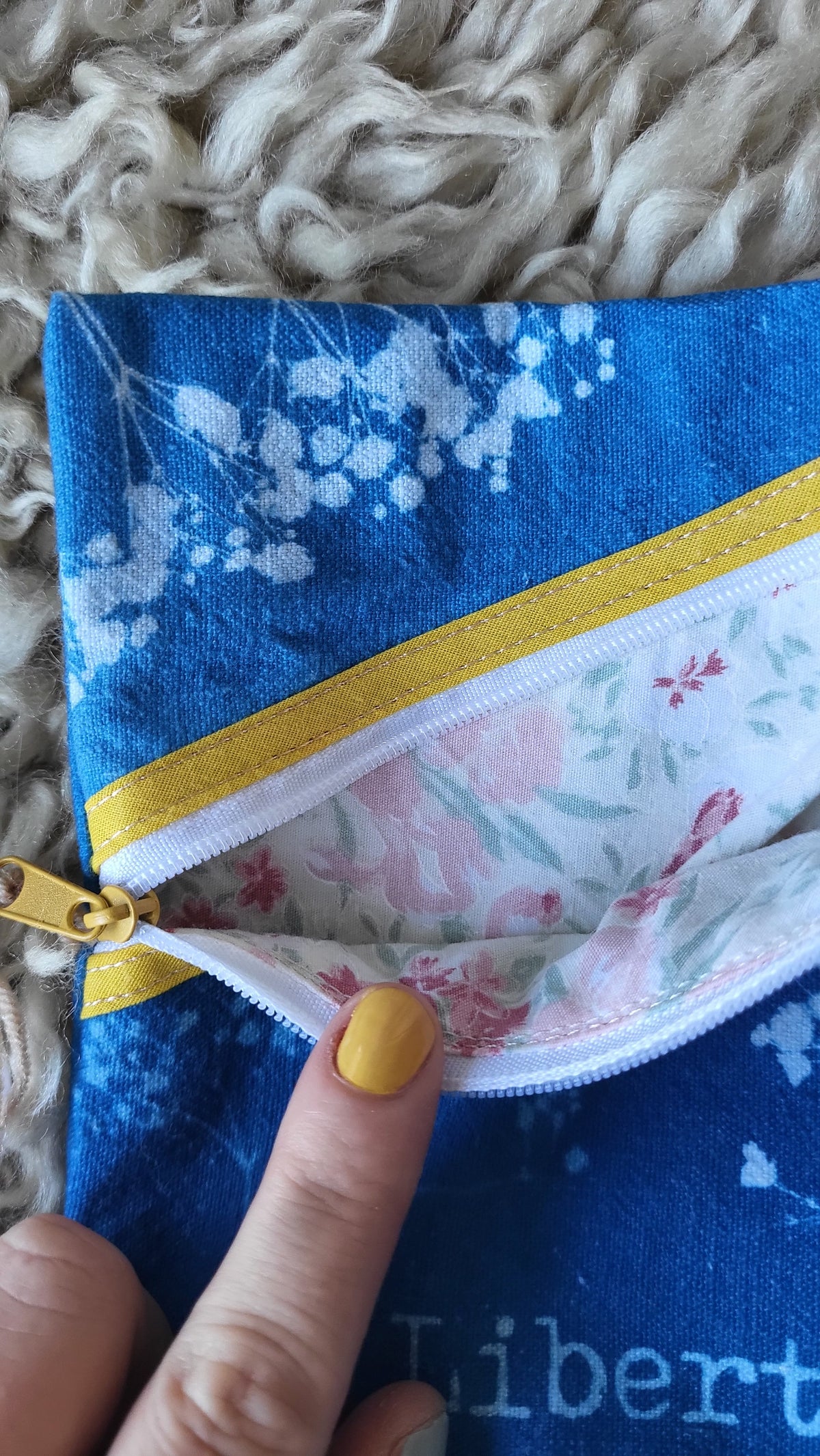 Pochette à livre 👩‍❤️‍💋‍👩"Sororité"👩‍❤️‍💋‍👩 cyanotypée 💙