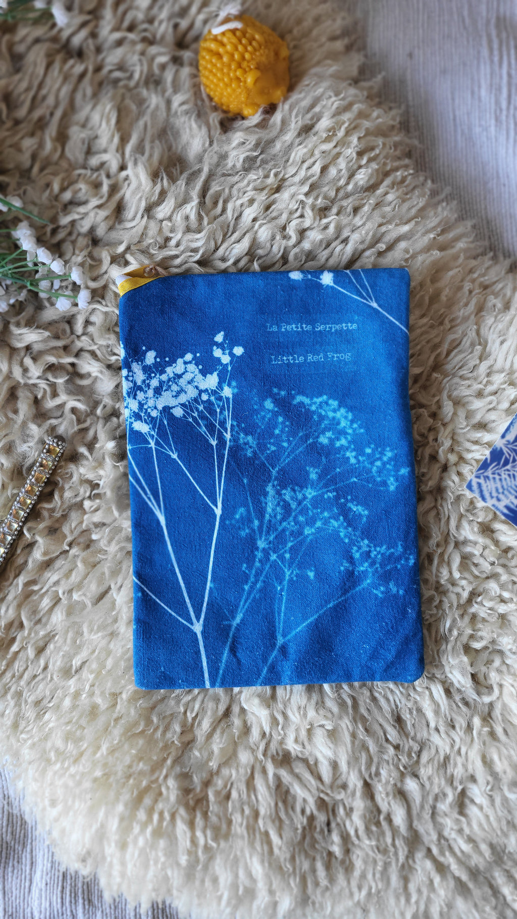 Pochette à livre 👩‍❤️‍💋‍👩"Sororité"👩‍❤️‍💋‍👩 cyanotypée 💙