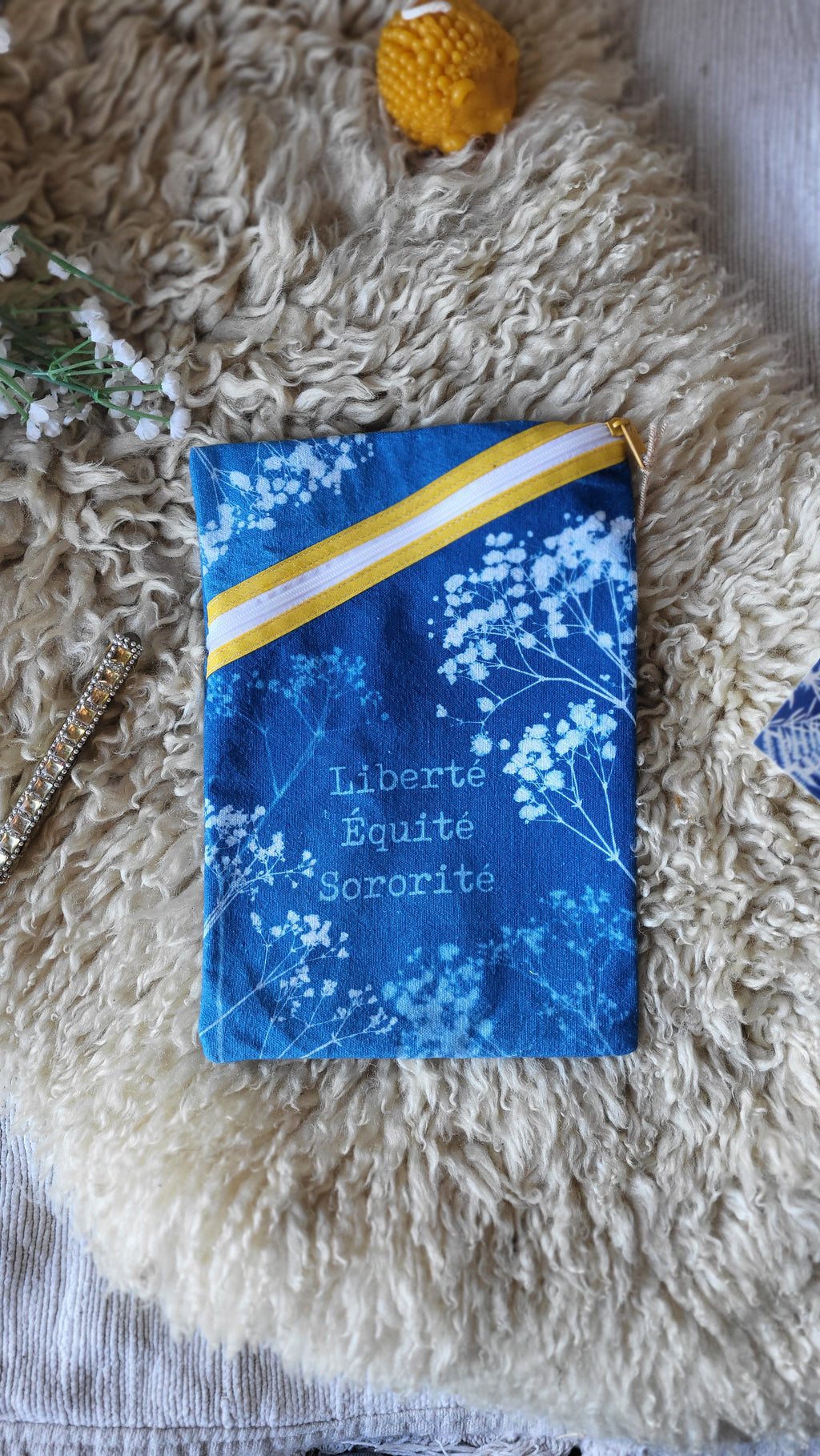 Pochette à livre 👩‍❤️‍💋‍👩"Sororité"👩‍❤️‍💋‍👩 cyanotypée 💙