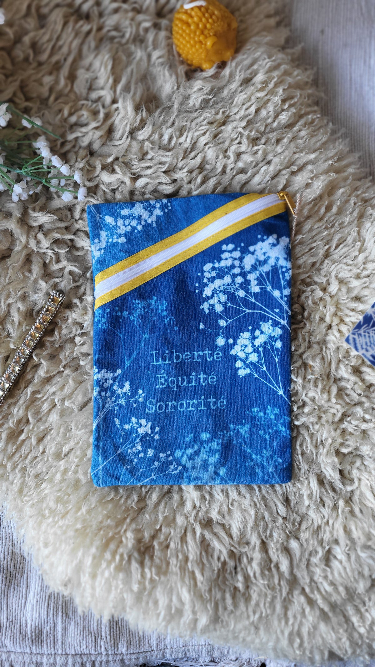 Pochette à livre 👩‍❤️‍💋‍👩"Sororité"👩‍❤️‍💋‍👩 cyanotypée 💙