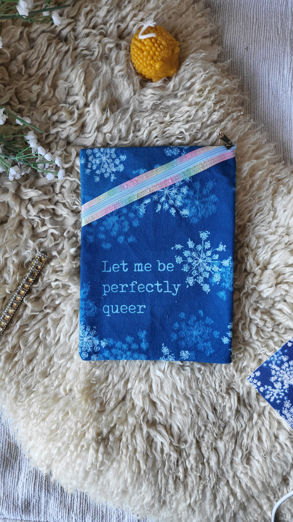Pochette à livre 🌈"Queer"🌈 cyanotypée 💙