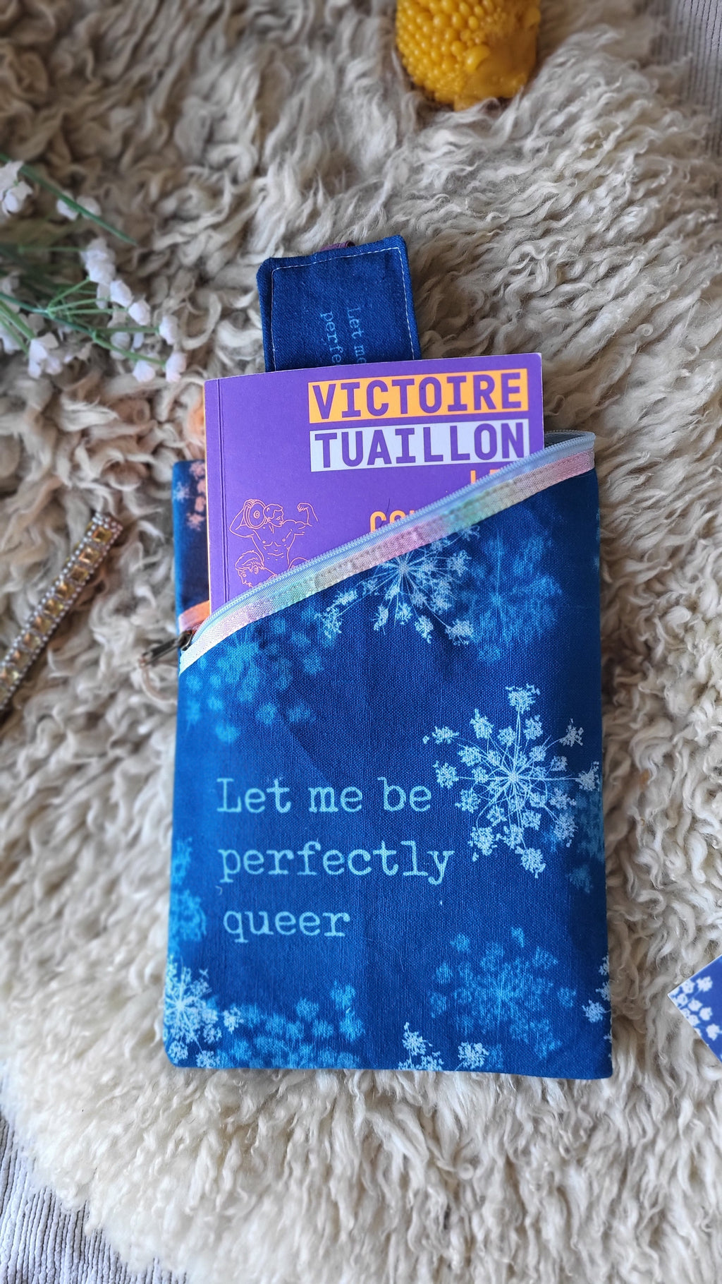 Pochette à livre 🌈"Queer"🌈 cyanotypée 💙