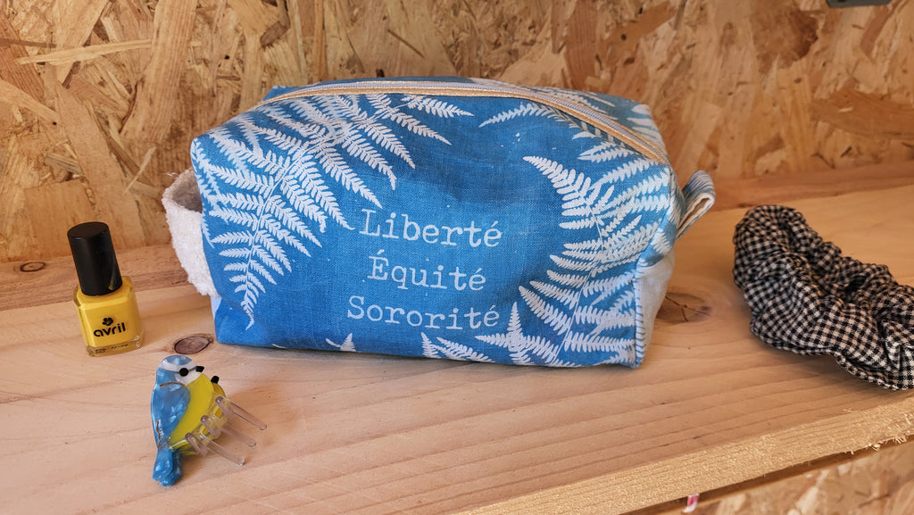 Trousse dodue 👩‍❤️‍💋‍👩"Sororité"👩‍❤️‍💋‍👩 cyanotypée 💙